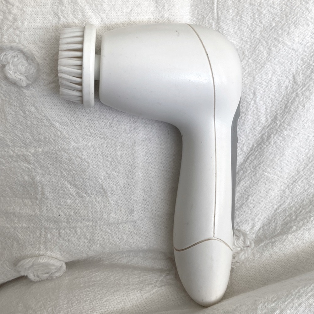 OLAY ProX
ADVANCED FACIAL CLEANSING BRUSH SYSTEM